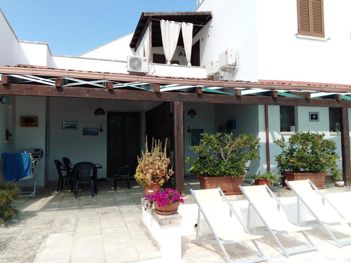 Casa Vacanza Augusto ウッジャーノ・ラ・キエーザ エクステリア 写真