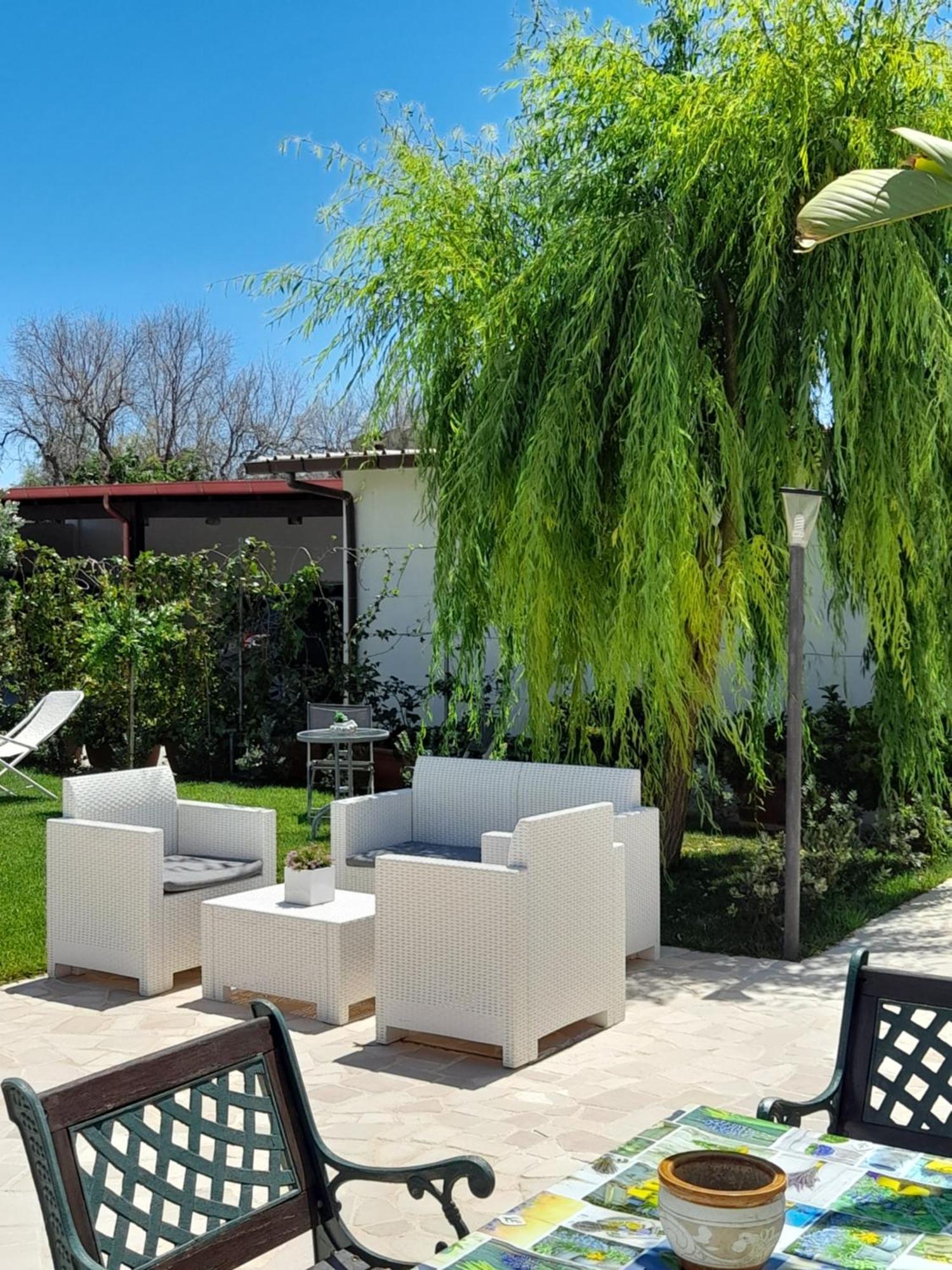 Casa Vacanza Augusto ウッジャーノ・ラ・キエーザ エクステリア 写真