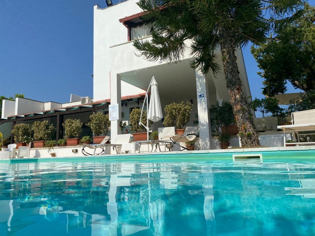 Casa Vacanza Augusto ウッジャーノ・ラ・キエーザ エクステリア 写真