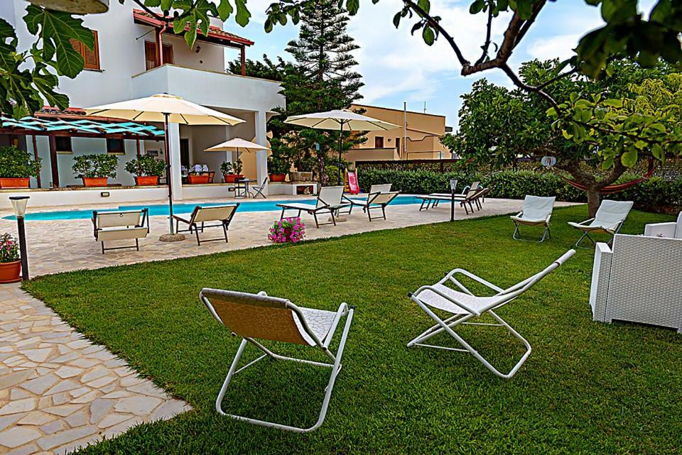 Casa Vacanza Augusto ウッジャーノ・ラ・キエーザ エクステリア 写真