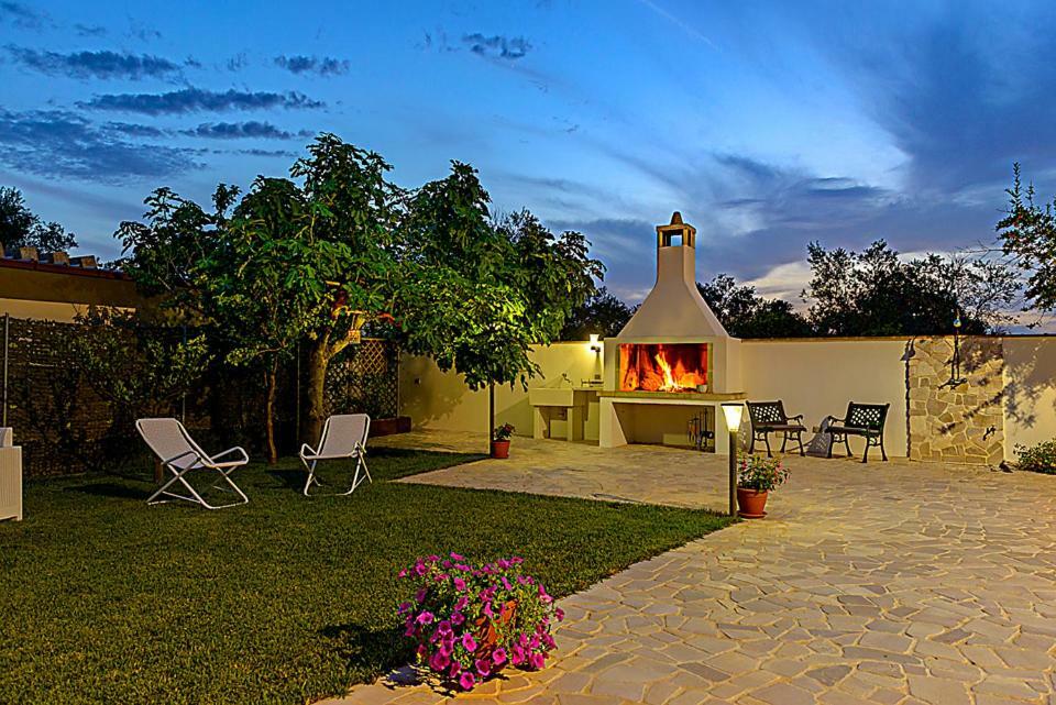 Casa Vacanza Augusto ウッジャーノ・ラ・キエーザ エクステリア 写真