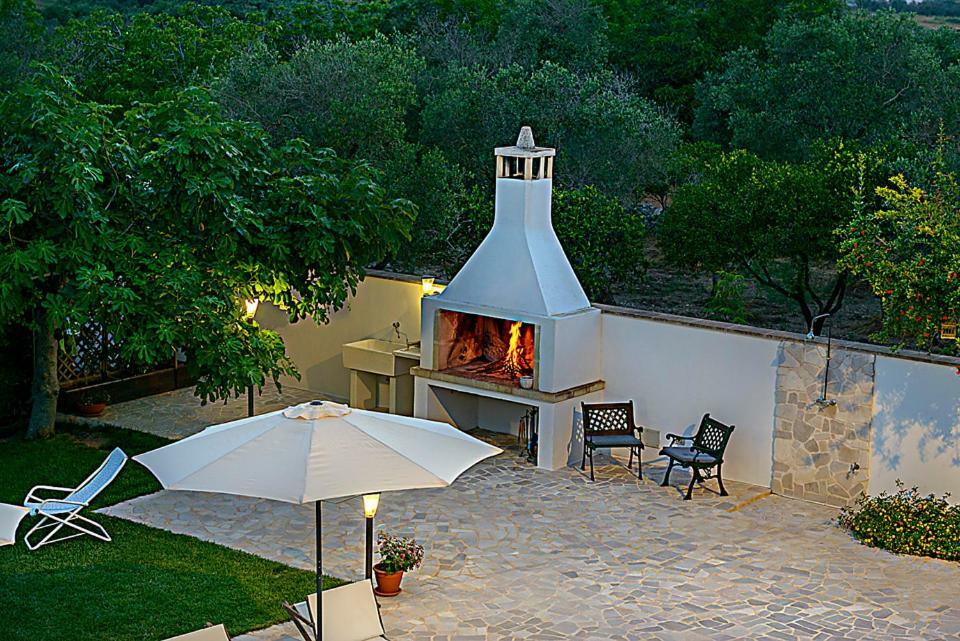 Casa Vacanza Augusto ウッジャーノ・ラ・キエーザ エクステリア 写真