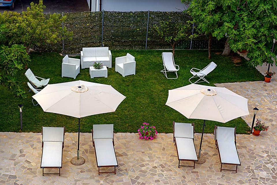 Casa Vacanza Augusto ウッジャーノ・ラ・キエーザ エクステリア 写真