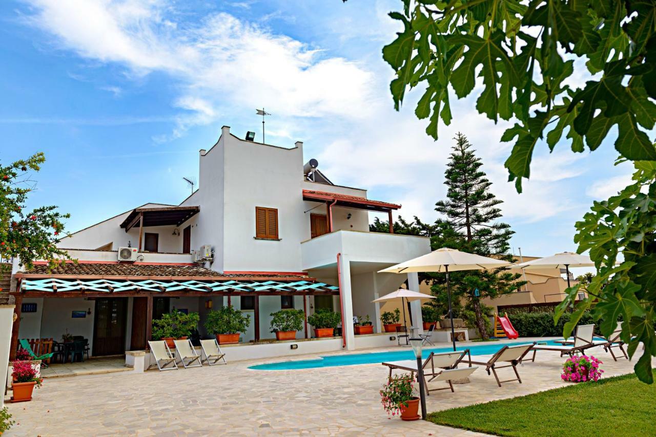 Casa Vacanza Augusto ウッジャーノ・ラ・キエーザ エクステリア 写真