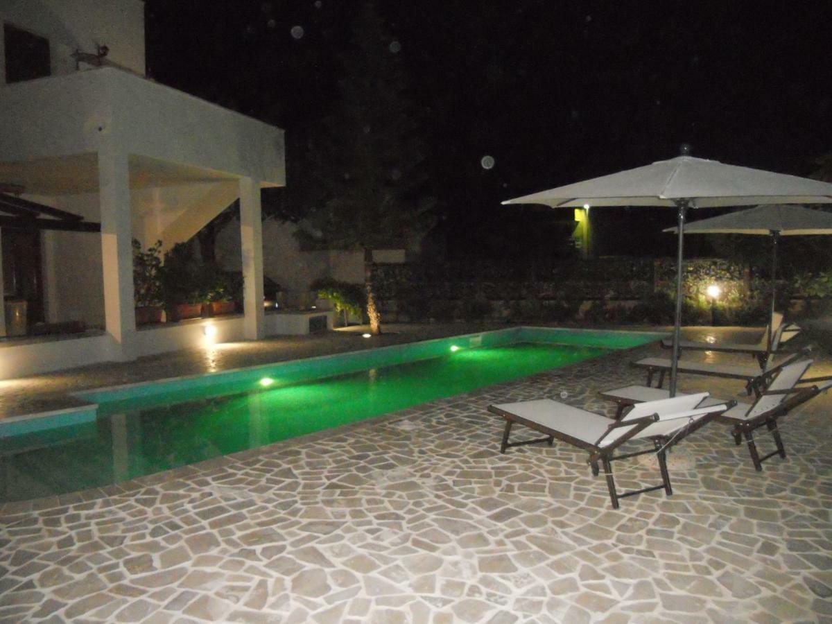 Casa Vacanza Augusto ウッジャーノ・ラ・キエーザ エクステリア 写真