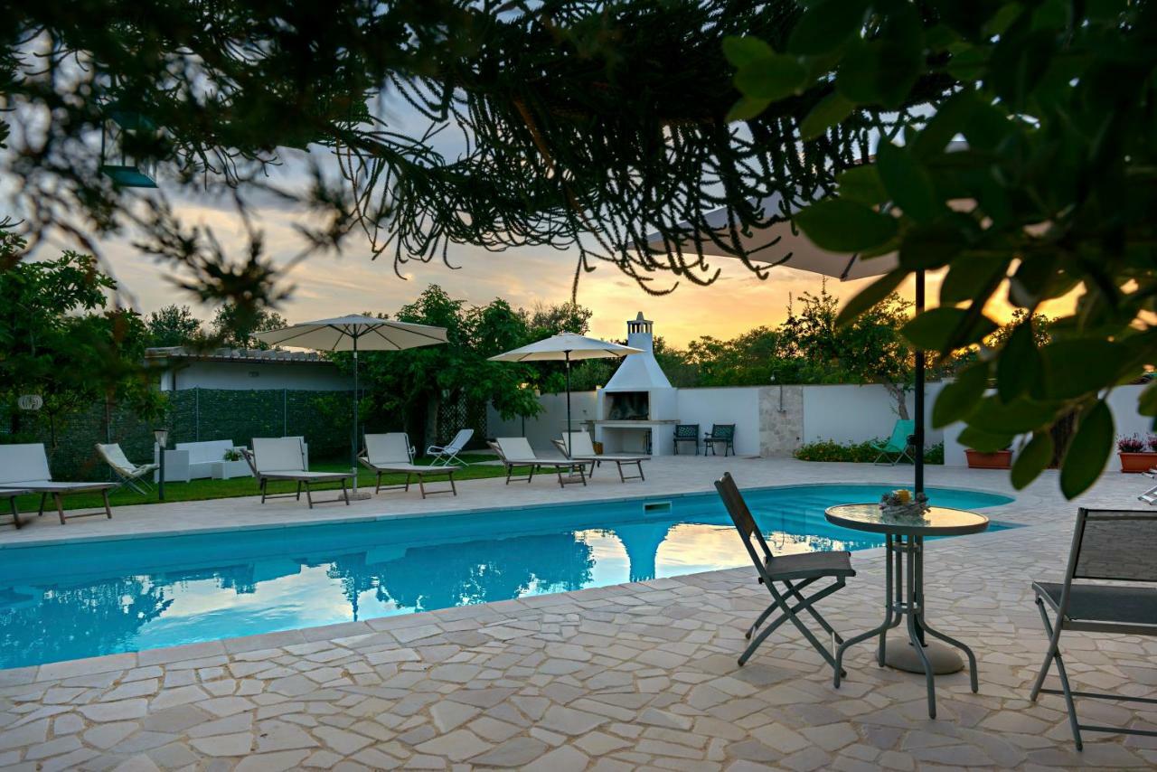 Casa Vacanza Augusto ウッジャーノ・ラ・キエーザ エクステリア 写真