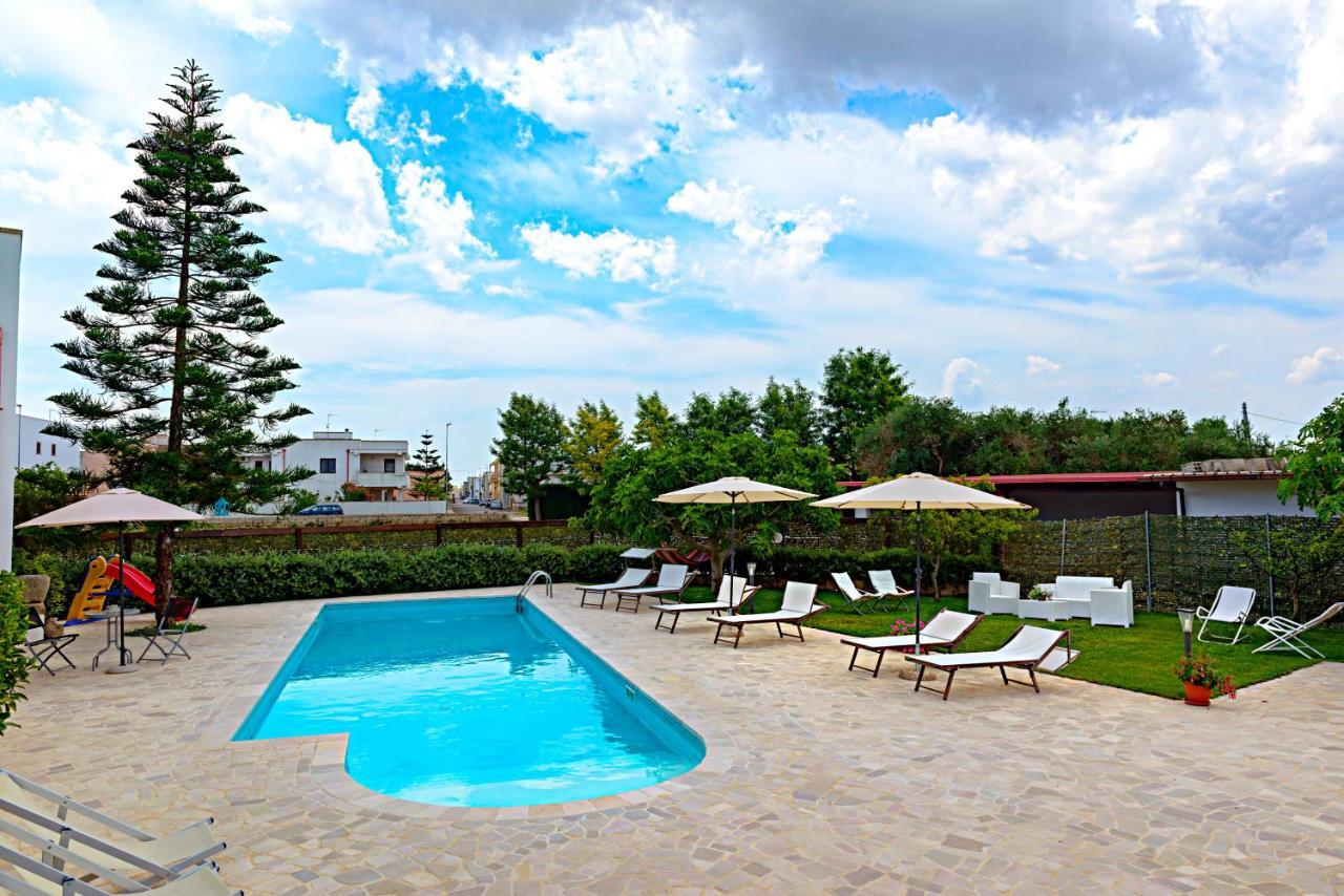 Casa Vacanza Augusto ウッジャーノ・ラ・キエーザ エクステリア 写真
